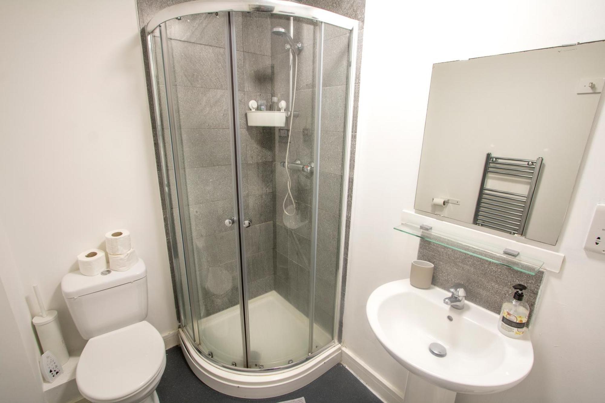Ideal For Groups - 2 Bedroom Apartment - Free Parking, Transit Links, Close To Stadiums Manchester Buitenkant foto